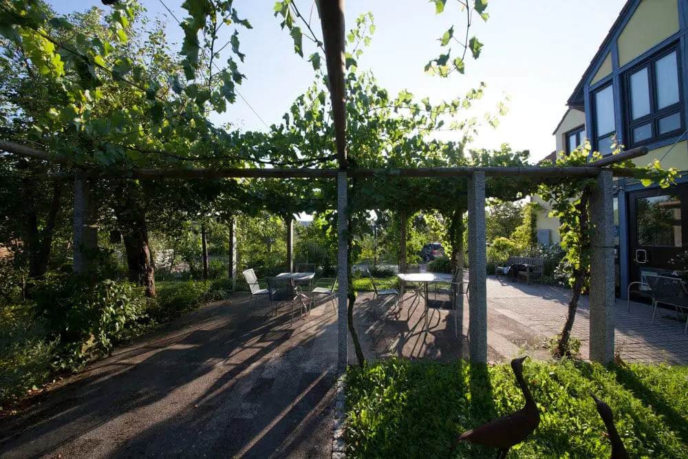 Weinlaube by Ralf Kretzer